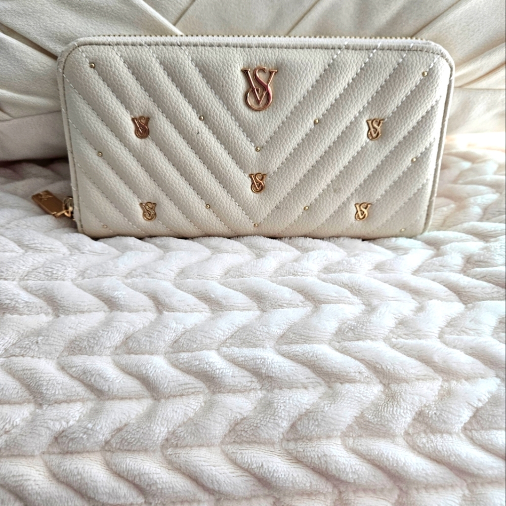 Victoria's Secret Cream Ivory Wallet